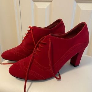 Size 39 red lace-up heels